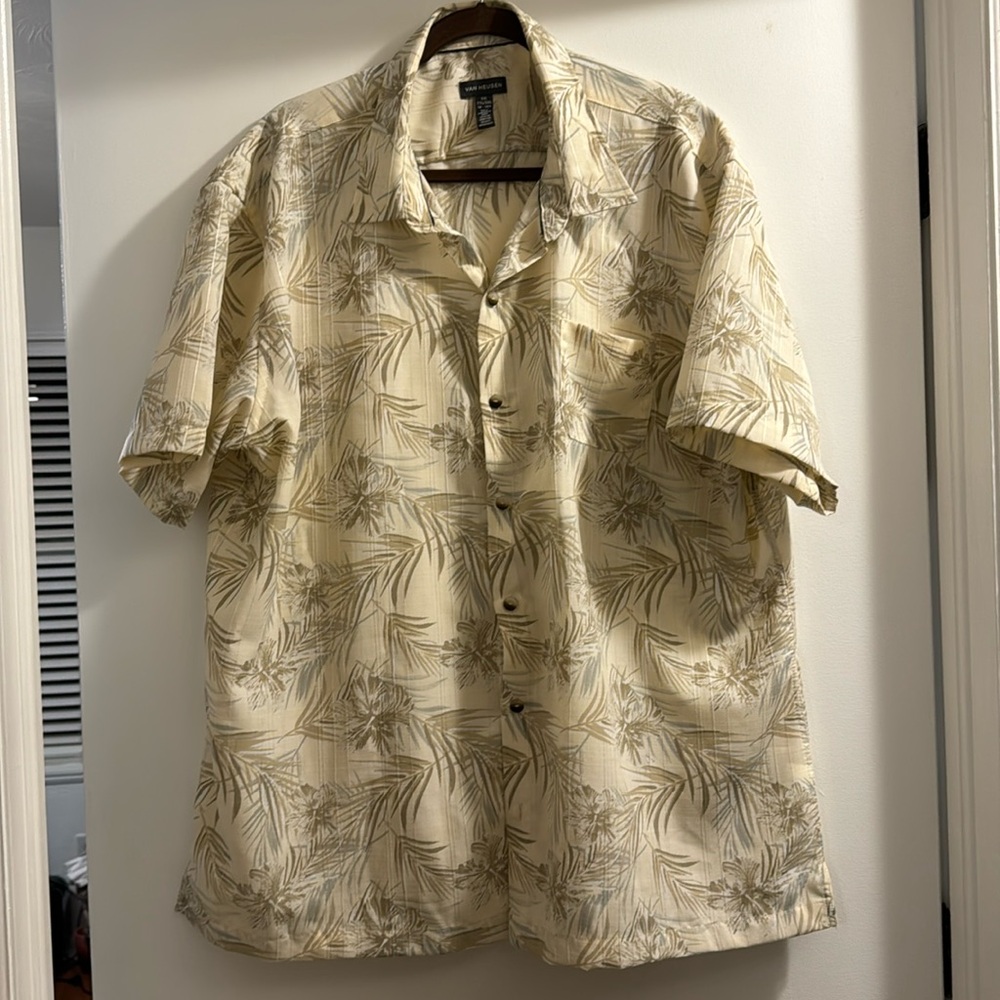 Vintage This men’s shirt is casual but could easily be worn out to dinner.